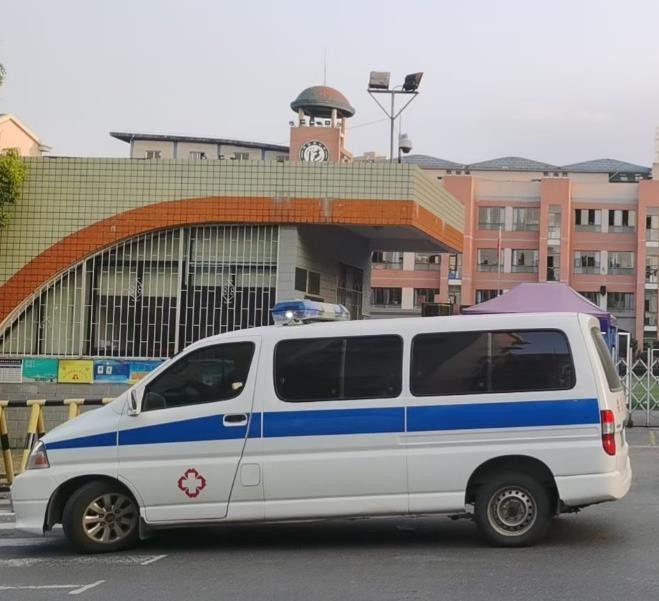 高台救护车出租护送骨折病人一公里多少钱